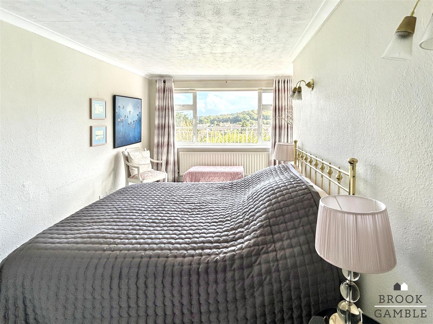 4 Bedroom Chalet - Detached. Pashley Road in Eastbourne,  6